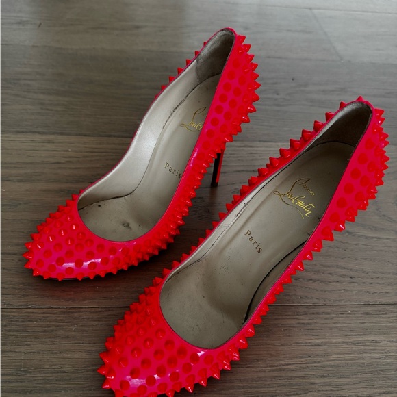 Pastel Pimk Patent Spike Allover Stud Pigalle
Size 39 1/2
Made in in Italy - Picture 4 of 7